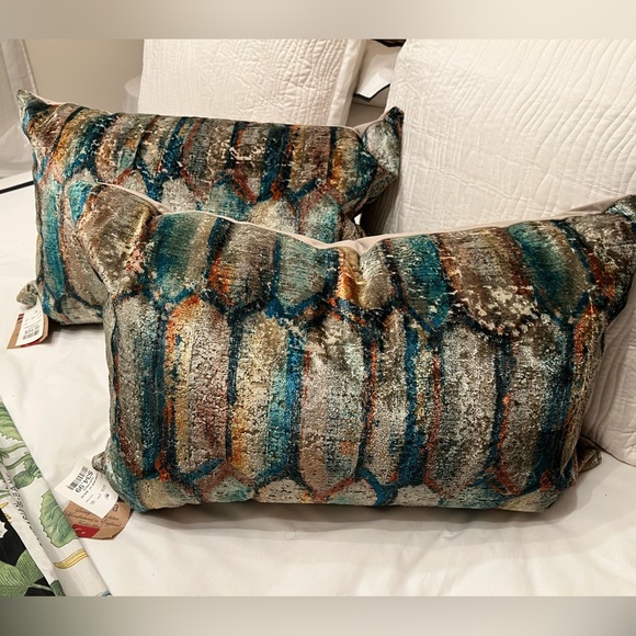 Homegoods Accents Brand New Set Of 2 Velvet Abstract Lumbar Accent